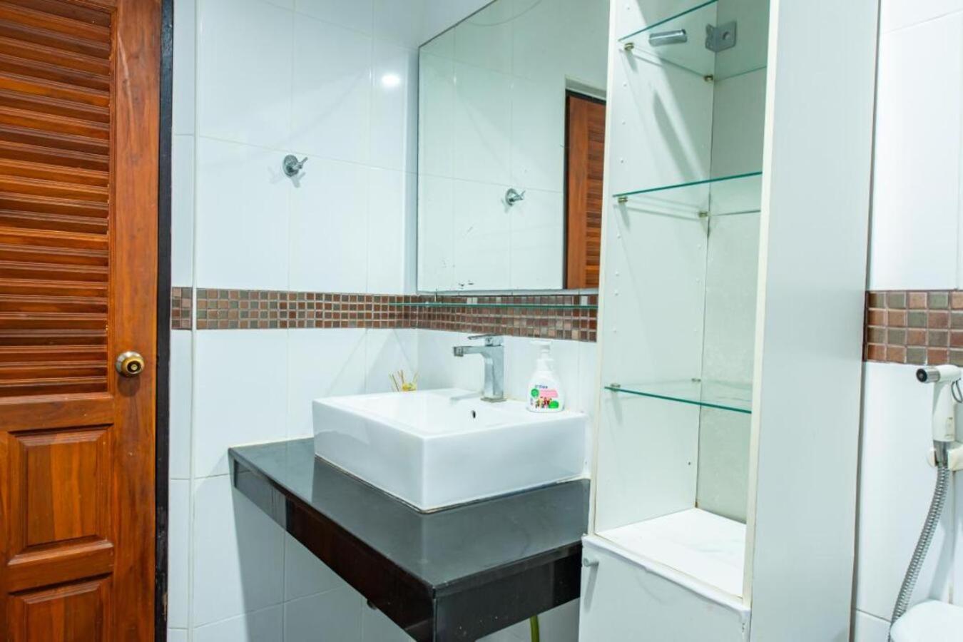 Happy N Joy Pool Вилла